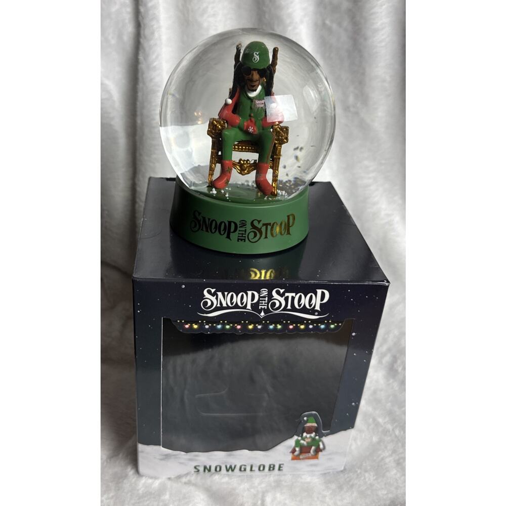 Snoop On The Stoop A Hood Tradition Snow globe 4.5’ NIP NEW Christmas Snoop Dog